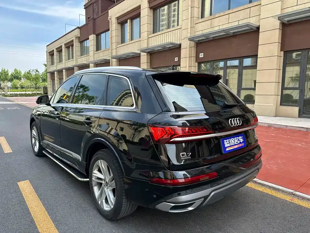 Audi Q7 — фото 9