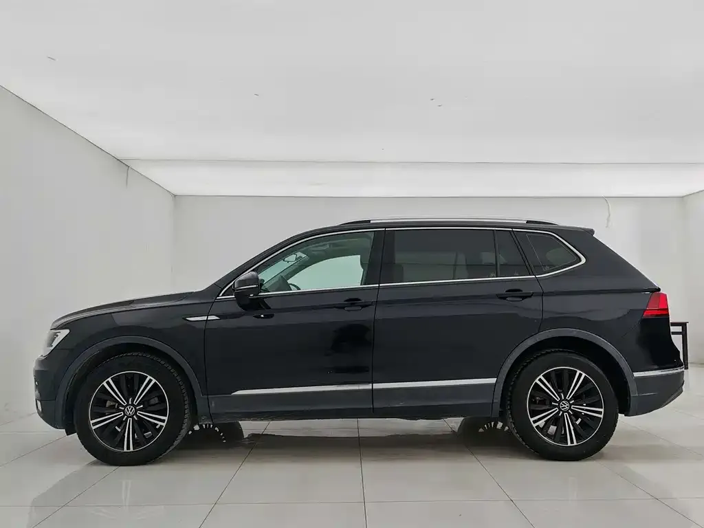 Volkswagen Tiguan L — фото 5