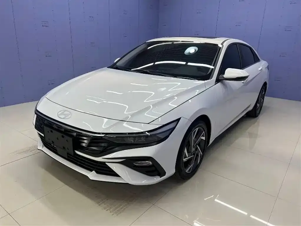 Hyundai Elantra — фото 1