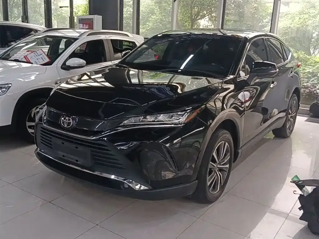 Toyota Harrier — фото 1