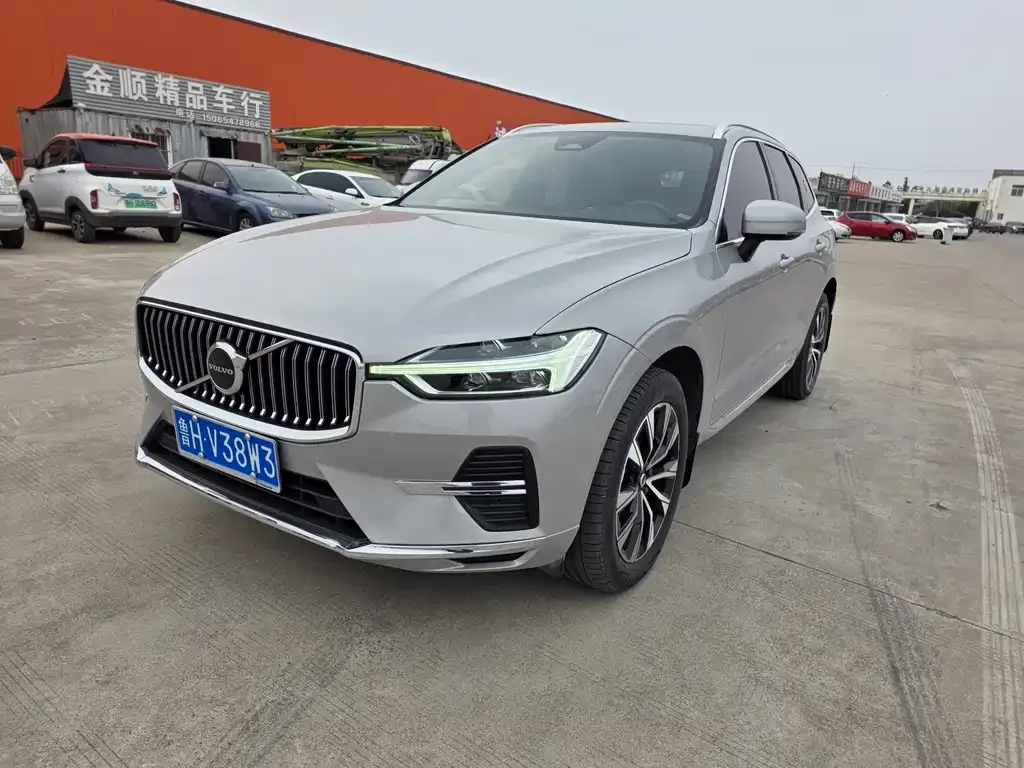 Volvo XC60 — фото 1