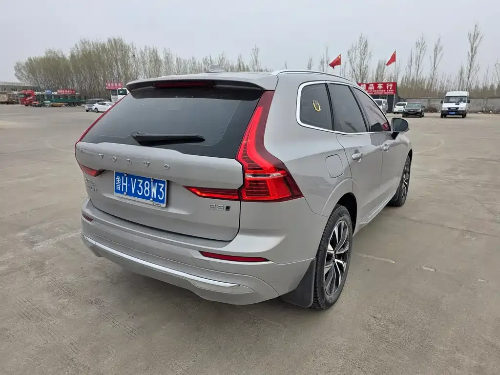 Volvo XC60 — фото 8