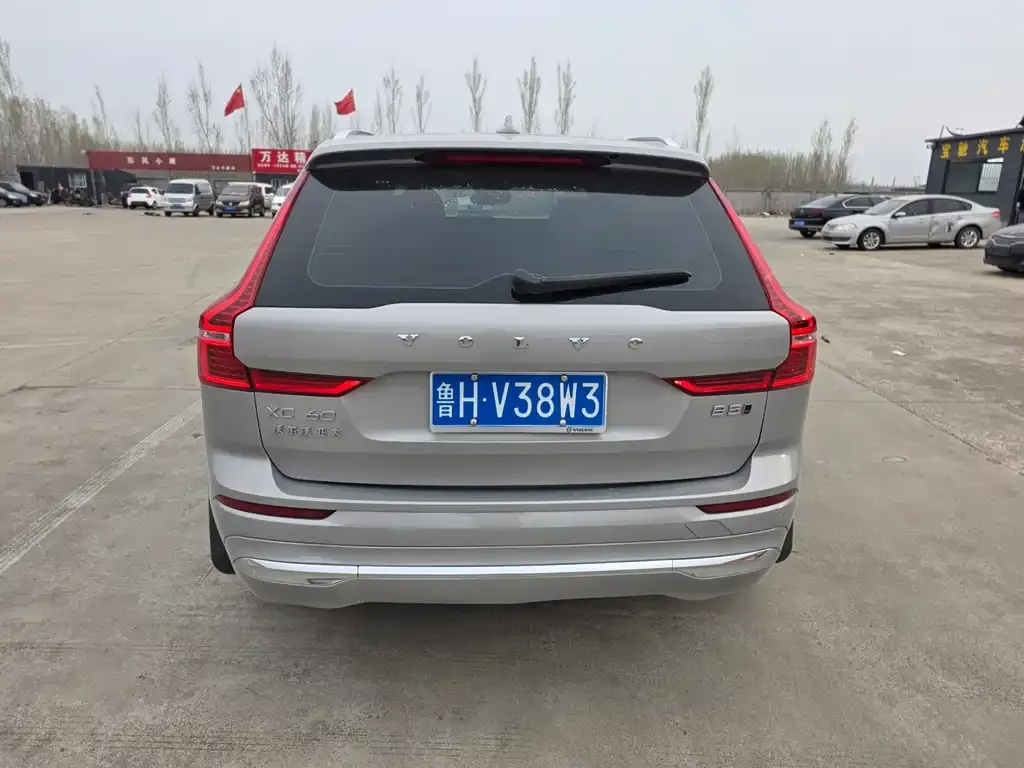 Volvo XC60 — фото 2