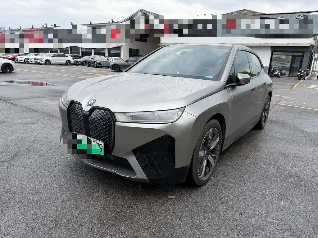 BMW iX — фото 1