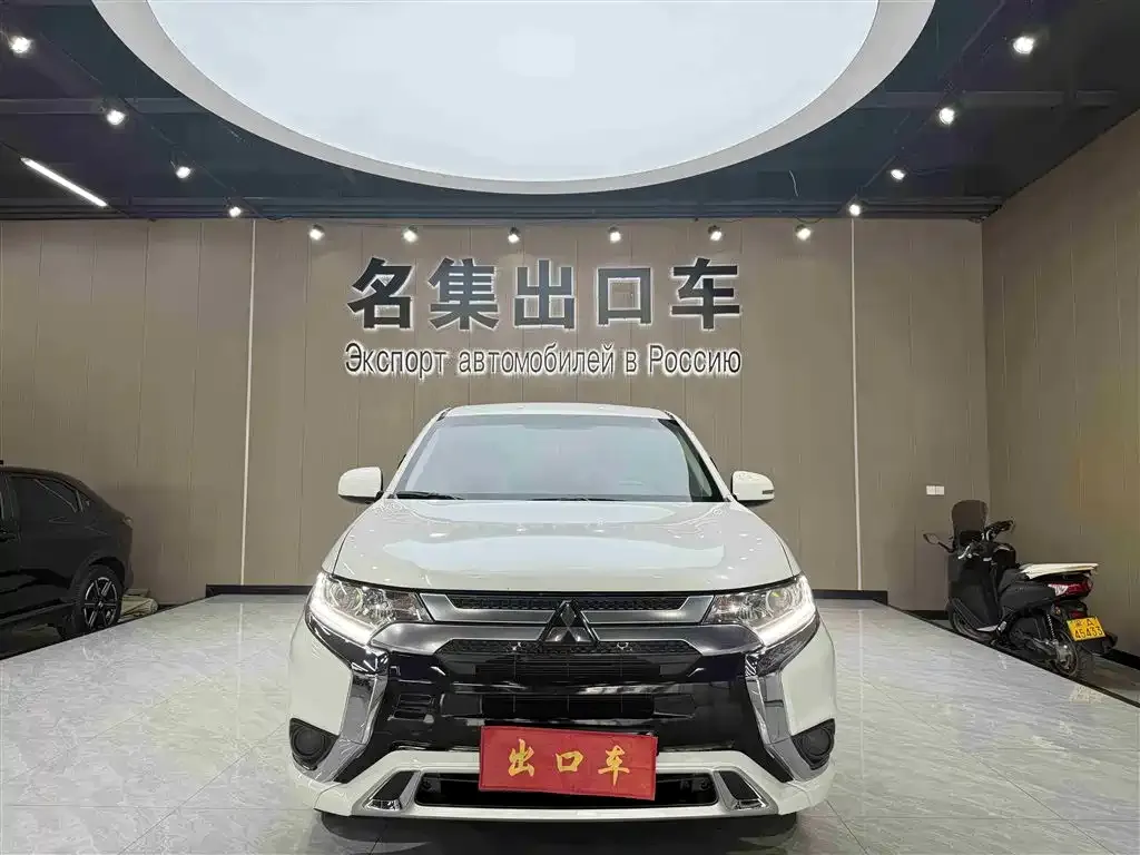 Mitsubishi Outlander — фото 2