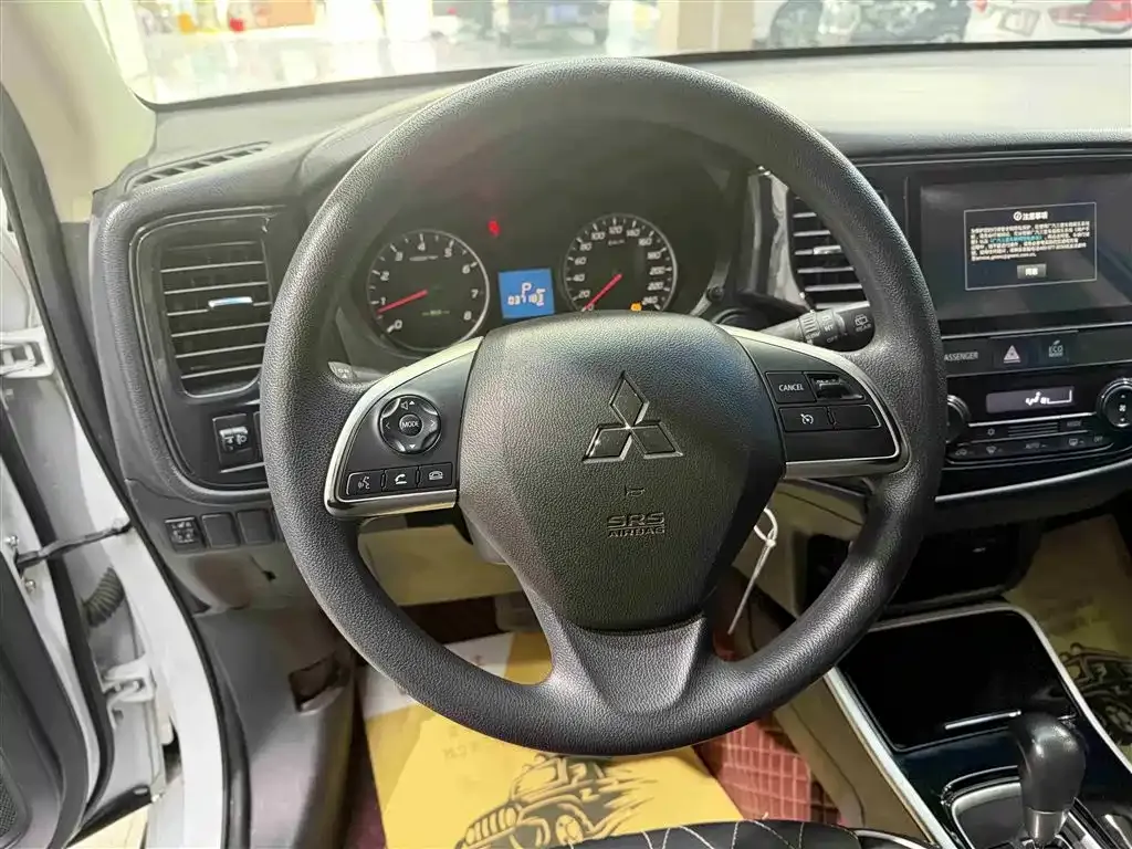 Mitsubishi Outlander — фото 10