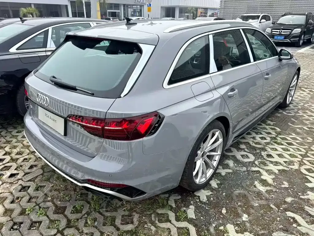 Audi RS 4 — фото 3