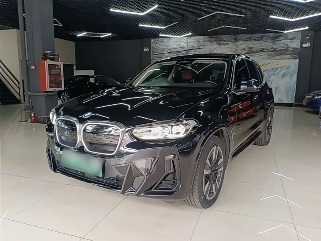 BMW iX3 — фото 1