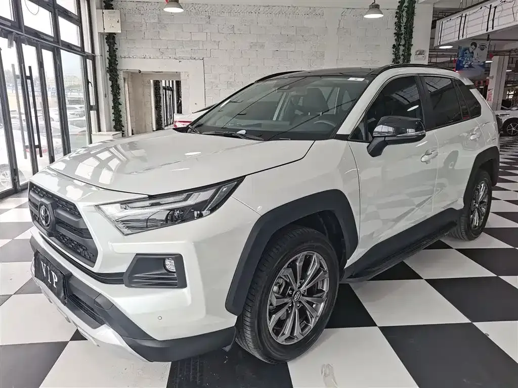 Toyota RAV4 — фото 1