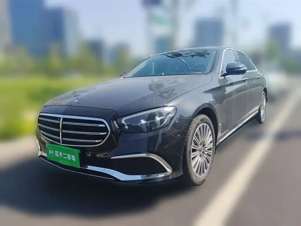 Mercedes-Benz E-Class — фото 1