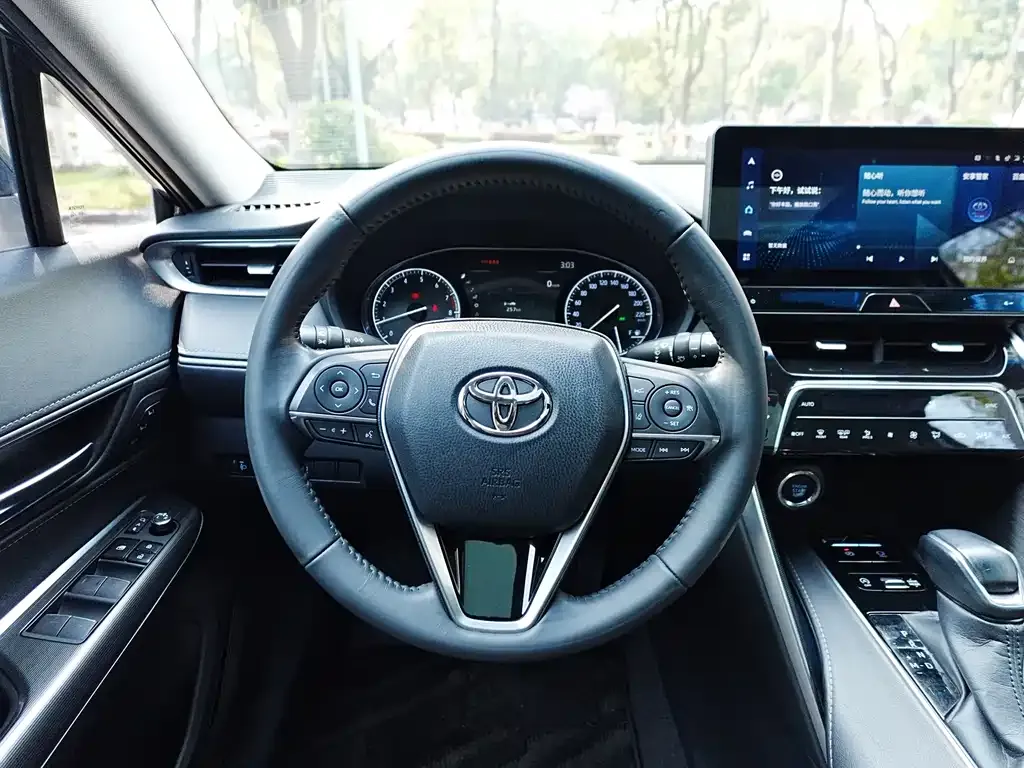 Toyota Harrier — фото 2