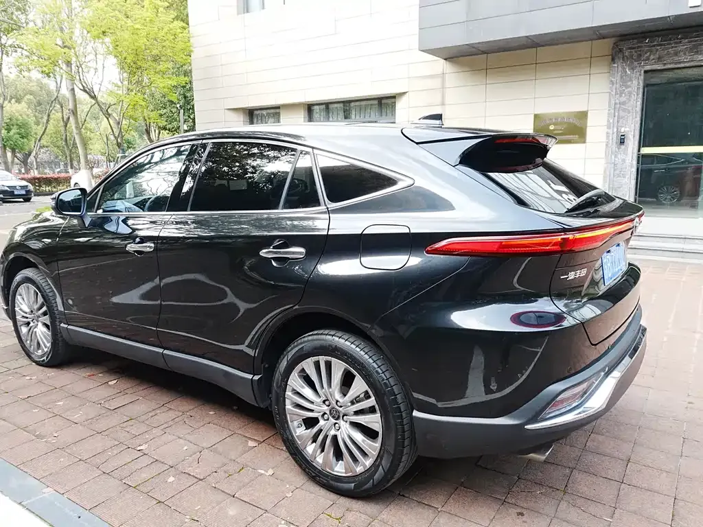 Toyota Harrier — фото 3