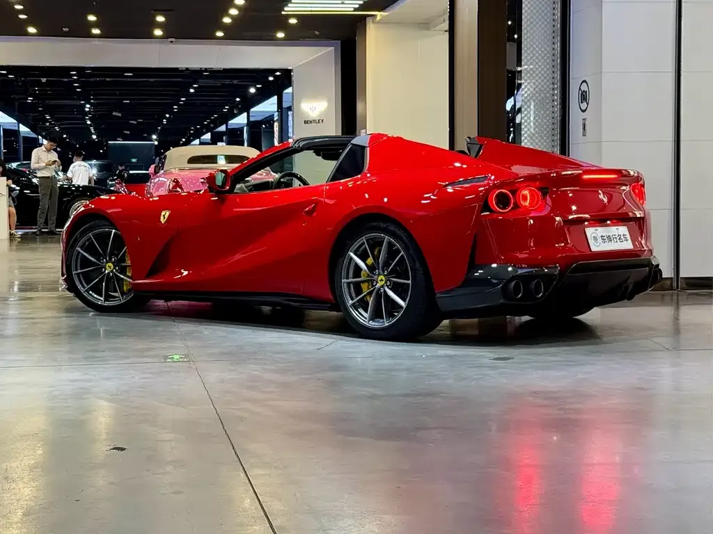 Ferrari 812 — фото 6