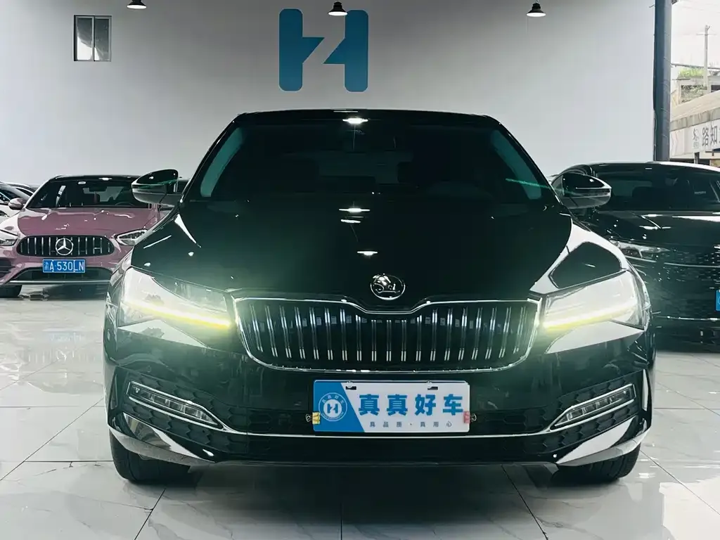 Skoda Superb — фото 9