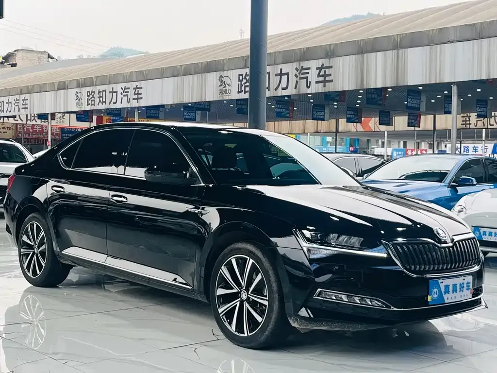 Skoda Superb — фото 7
