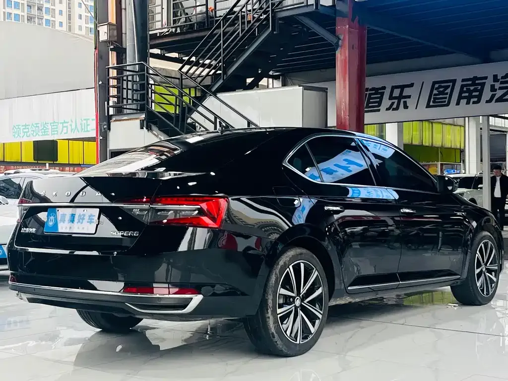 Skoda Superb — фото 6