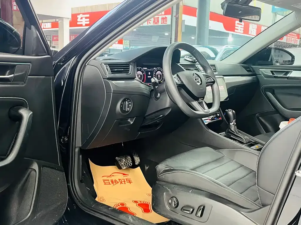 Skoda Superb — фото 2