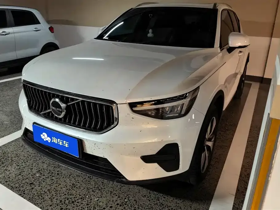 Volvo XC40 — фото 1