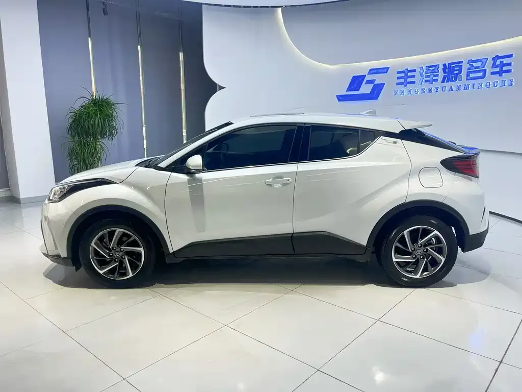 Toyota C-HR — фото 7