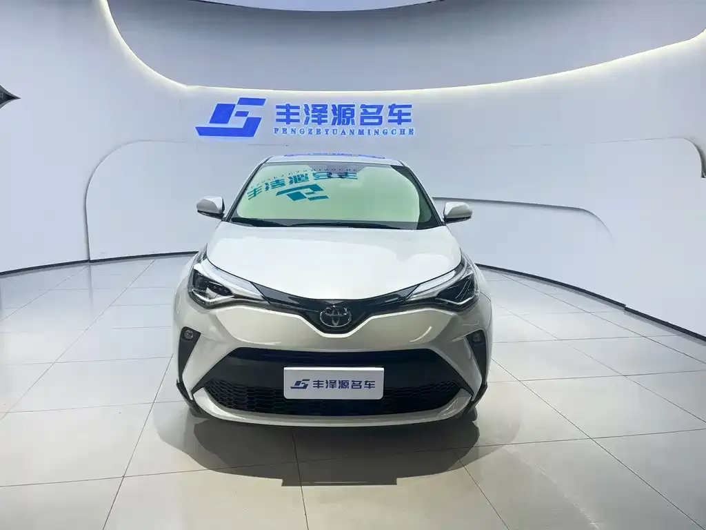 Toyota C-HR — фото 9