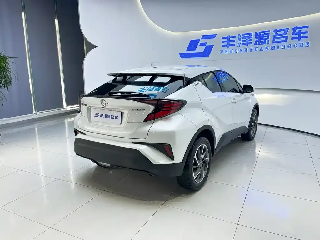 Toyota C-HR — фото 8