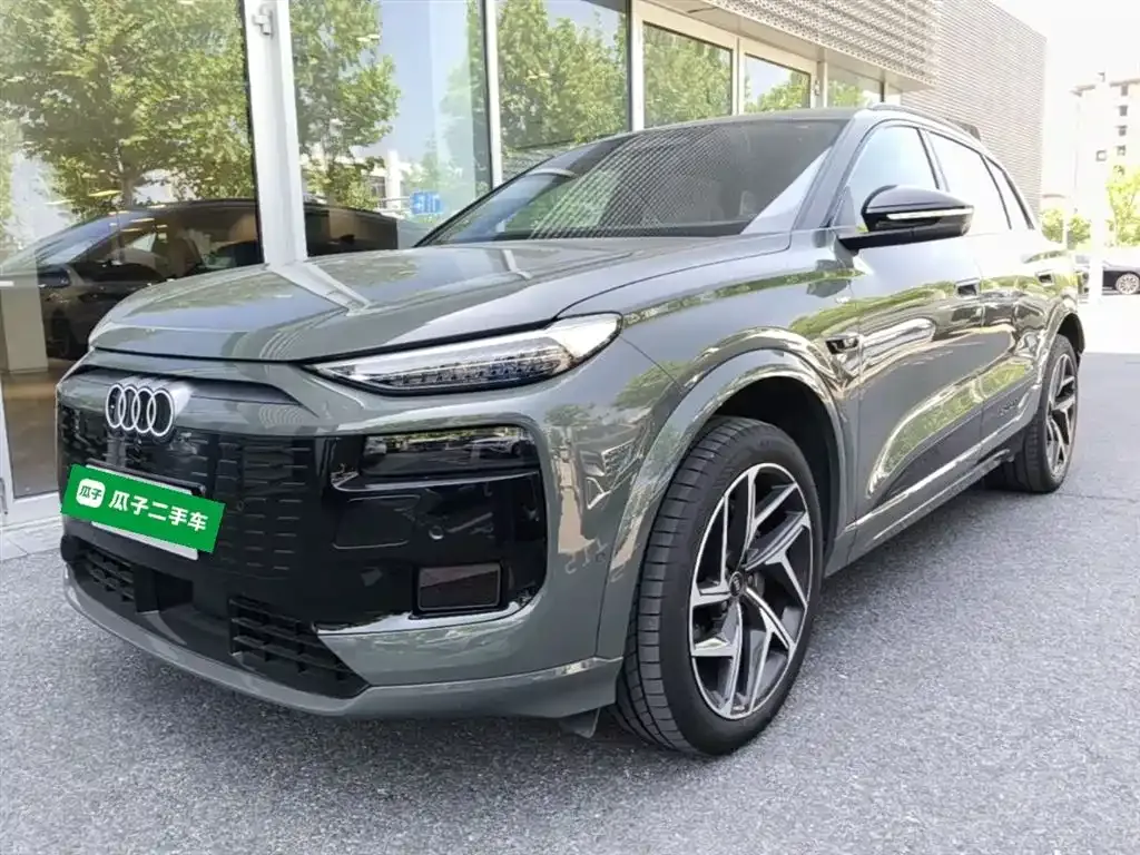 Audi Q6L e-tron — фото 1