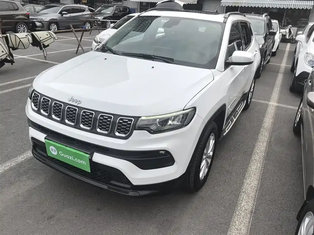 Jeep Compass — фото 1