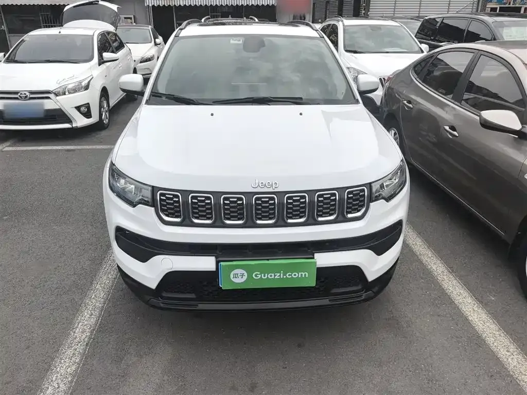 Jeep Compass — фото 8