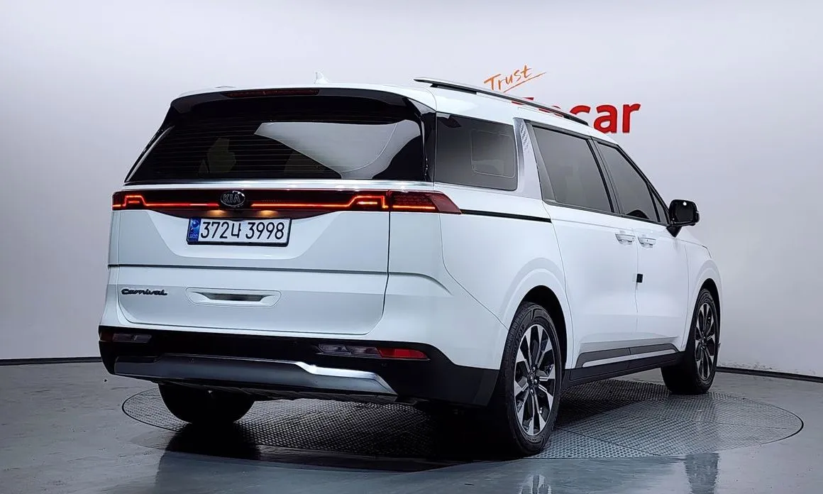 Kia Carnival — фото 5