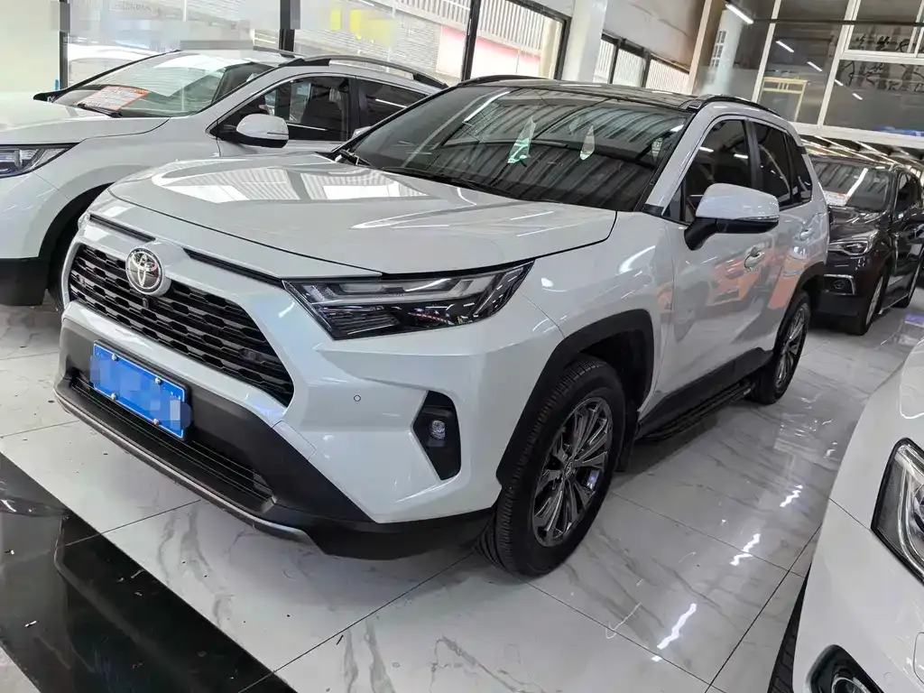 Toyota RAV4 — фото 1