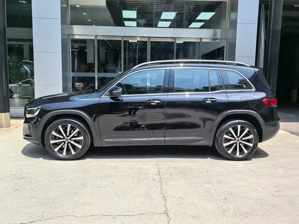 Mercedes-Benz GLB — фото 10