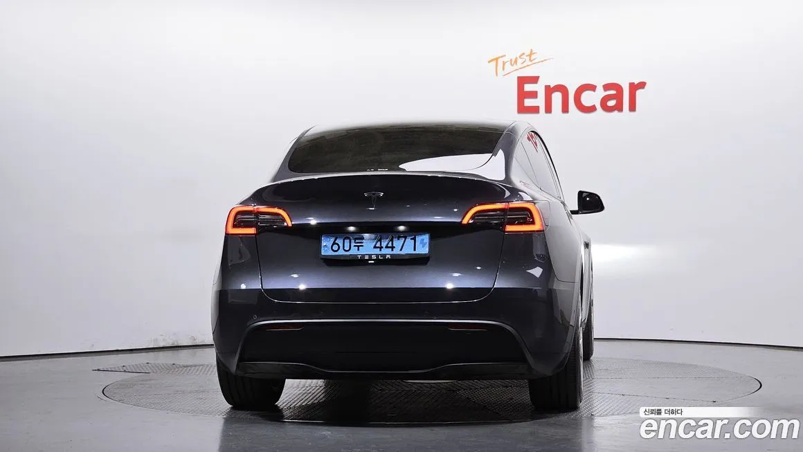 Tesla Model Y — фото 10