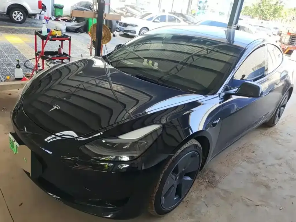 Tesla Model 3 — фото 1