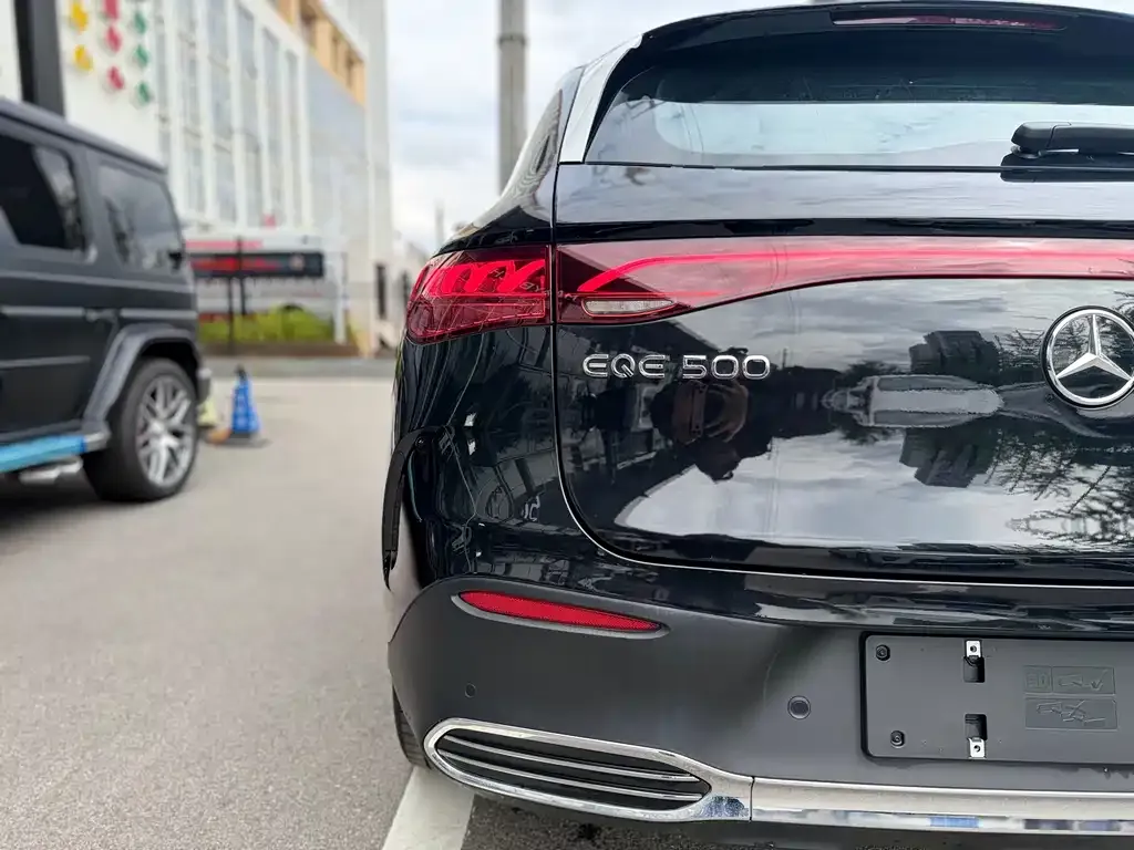 Mercedes-Benz EQE SUV — фото 3