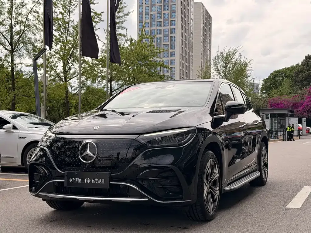 Mercedes-Benz EQE SUV — фото 10