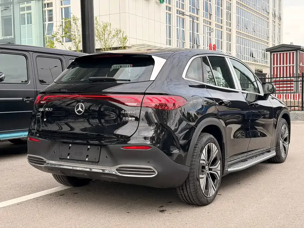 Mercedes-Benz EQE SUV — фото 7