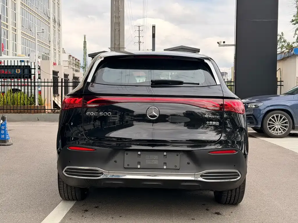 Mercedes-Benz EQE SUV — фото 9