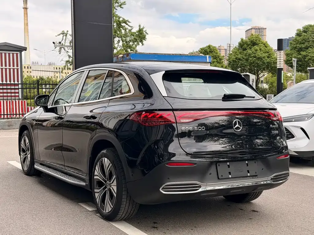Mercedes-Benz EQE SUV — фото 4