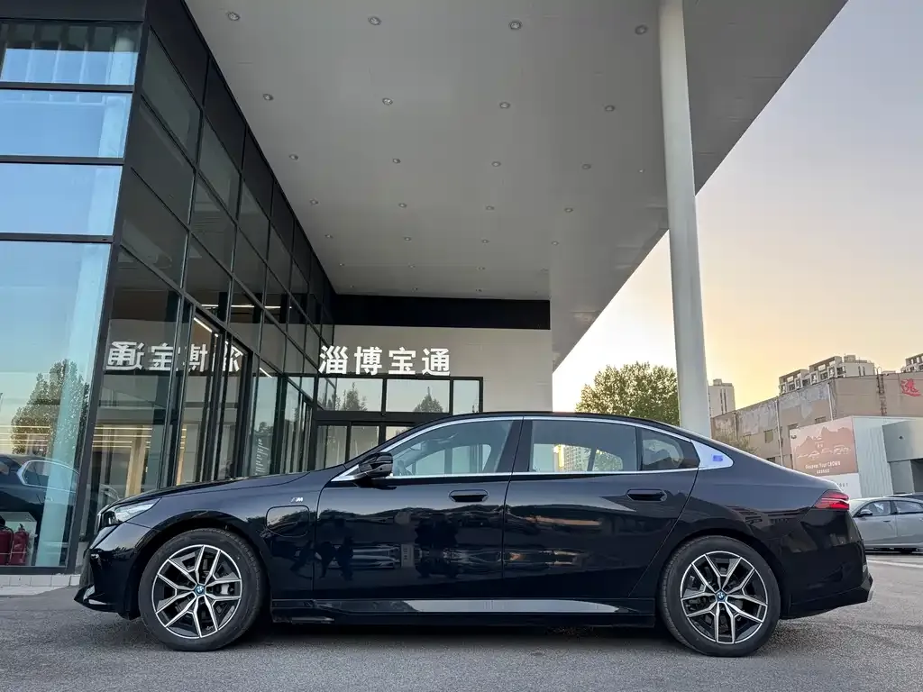 BMW i5 — фото 9