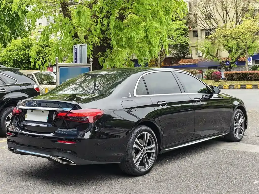 Mercedes-Benz E-Class — фото 8