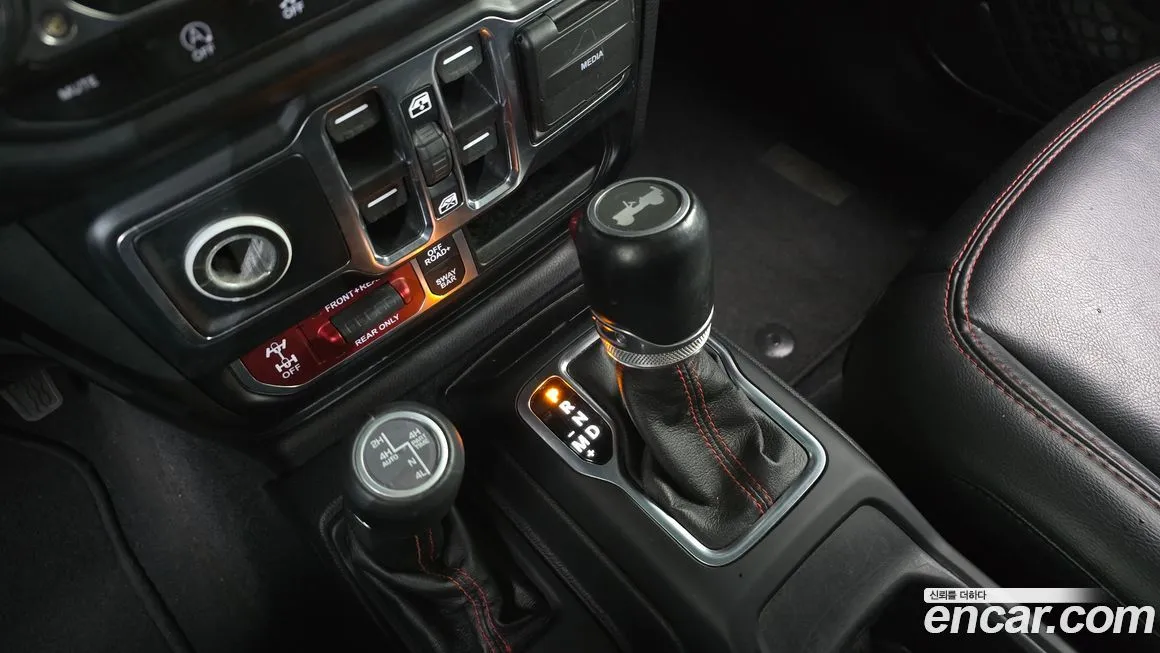 Jeep Wrangler — фото 9