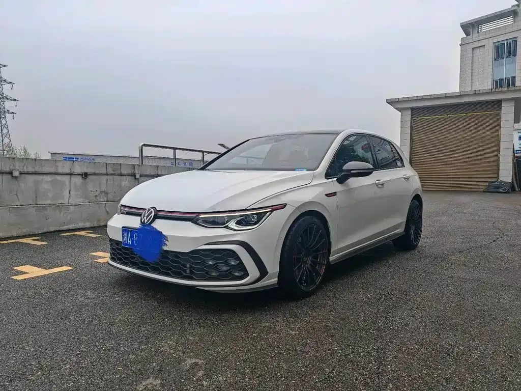 Volkswagen Golf GTI — фото 1