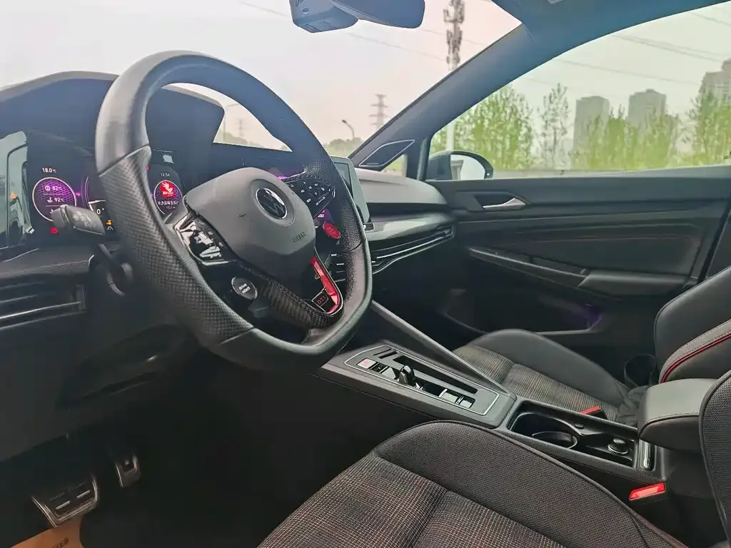 Volkswagen Golf GTI — фото 6