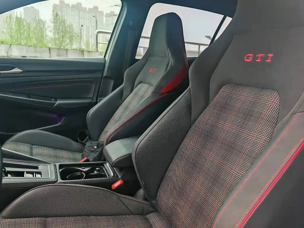 Volkswagen Golf GTI — фото 8