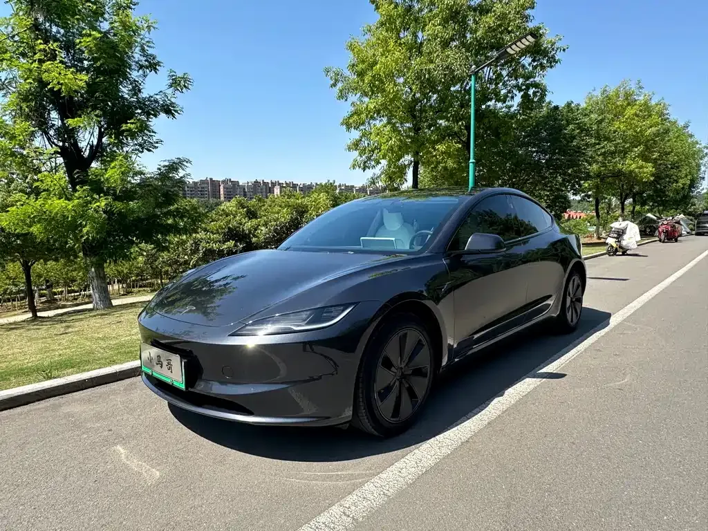 Tesla Model 3 — фото 1