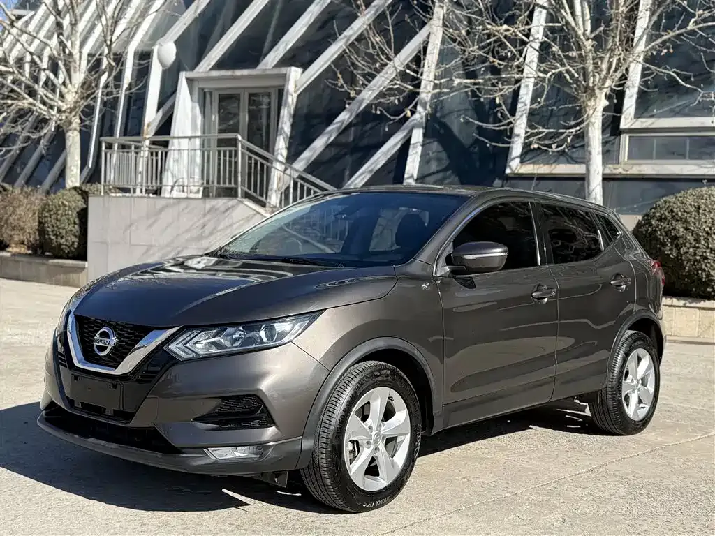 Nissan Qashqai — фото 1
