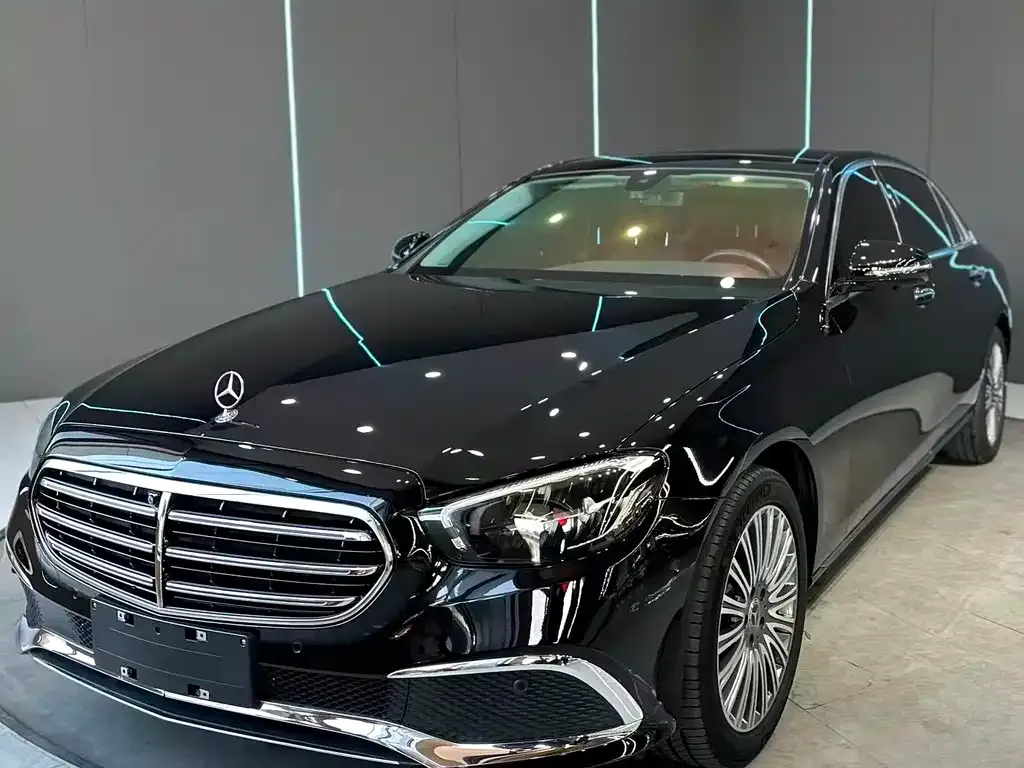 Mercedes-Benz E-Class — фото 1