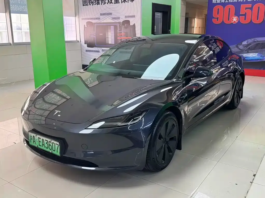 Tesla Model 3 — фото 1