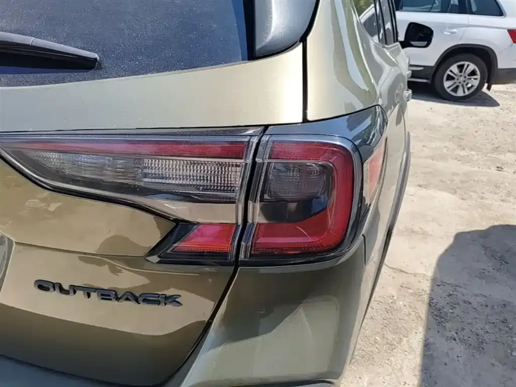 Subaru Outback — фото 10