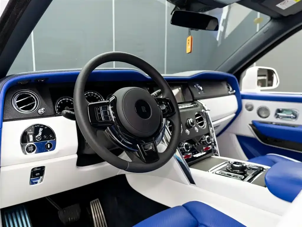 Rolls-Royce Cullinan — фото 8